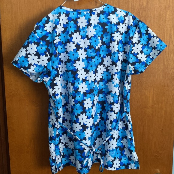 Scrub top - Picture 3 of 3